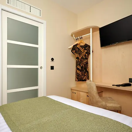 Vlh Montparnasse Eiffel Hotel 3*
