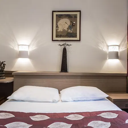 Vlh Montparnasse Eiffel Paris